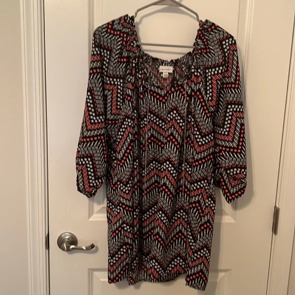 Patterned Chain Ruffle Top - Picture 1 of 6